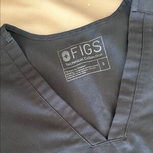 Figs Black Women's CASMA 3-Pocket Scrub Top. Black. Size S.